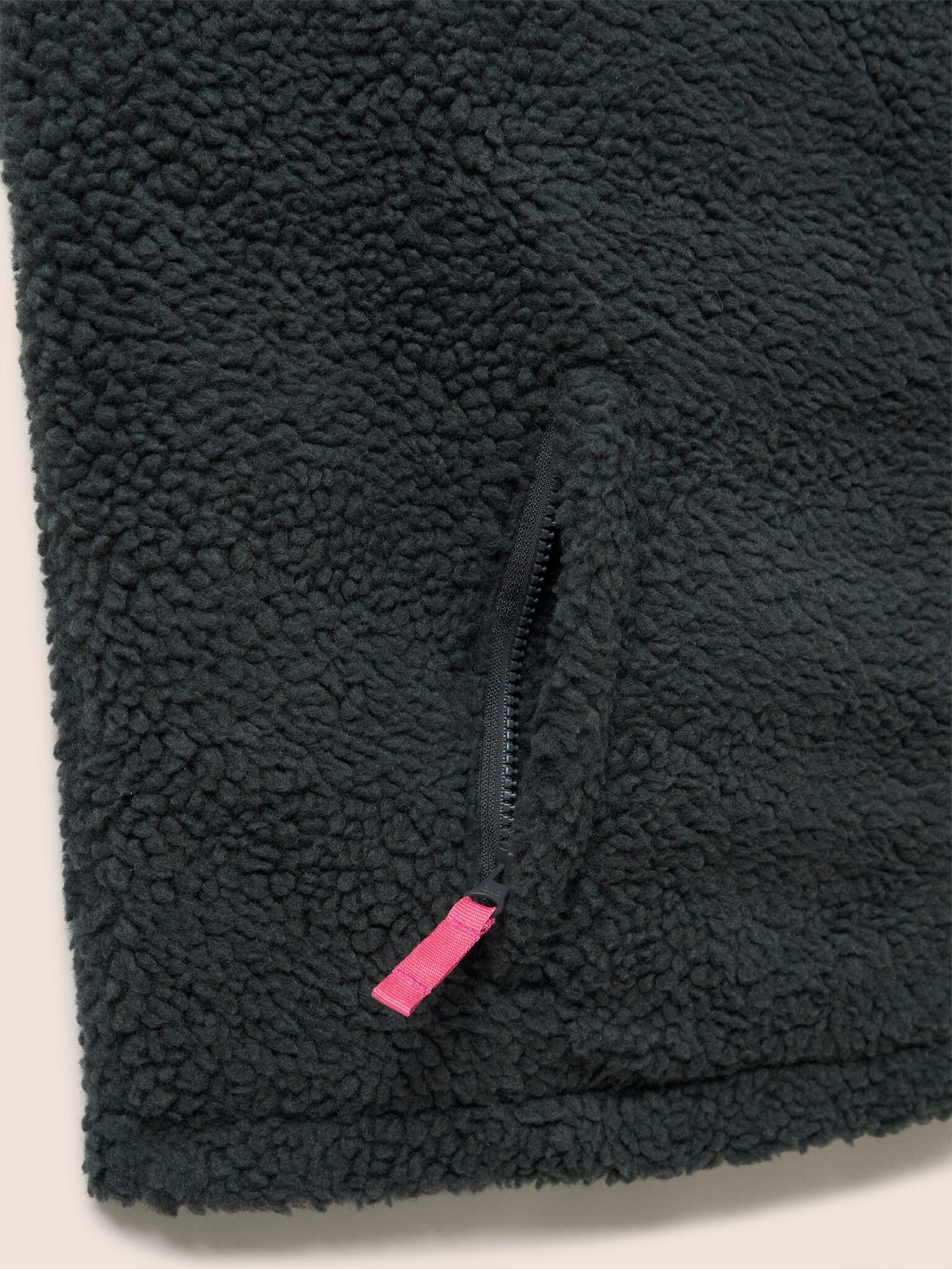 Harlem Recycled Fleece Gilet in Charcoal - Image 5