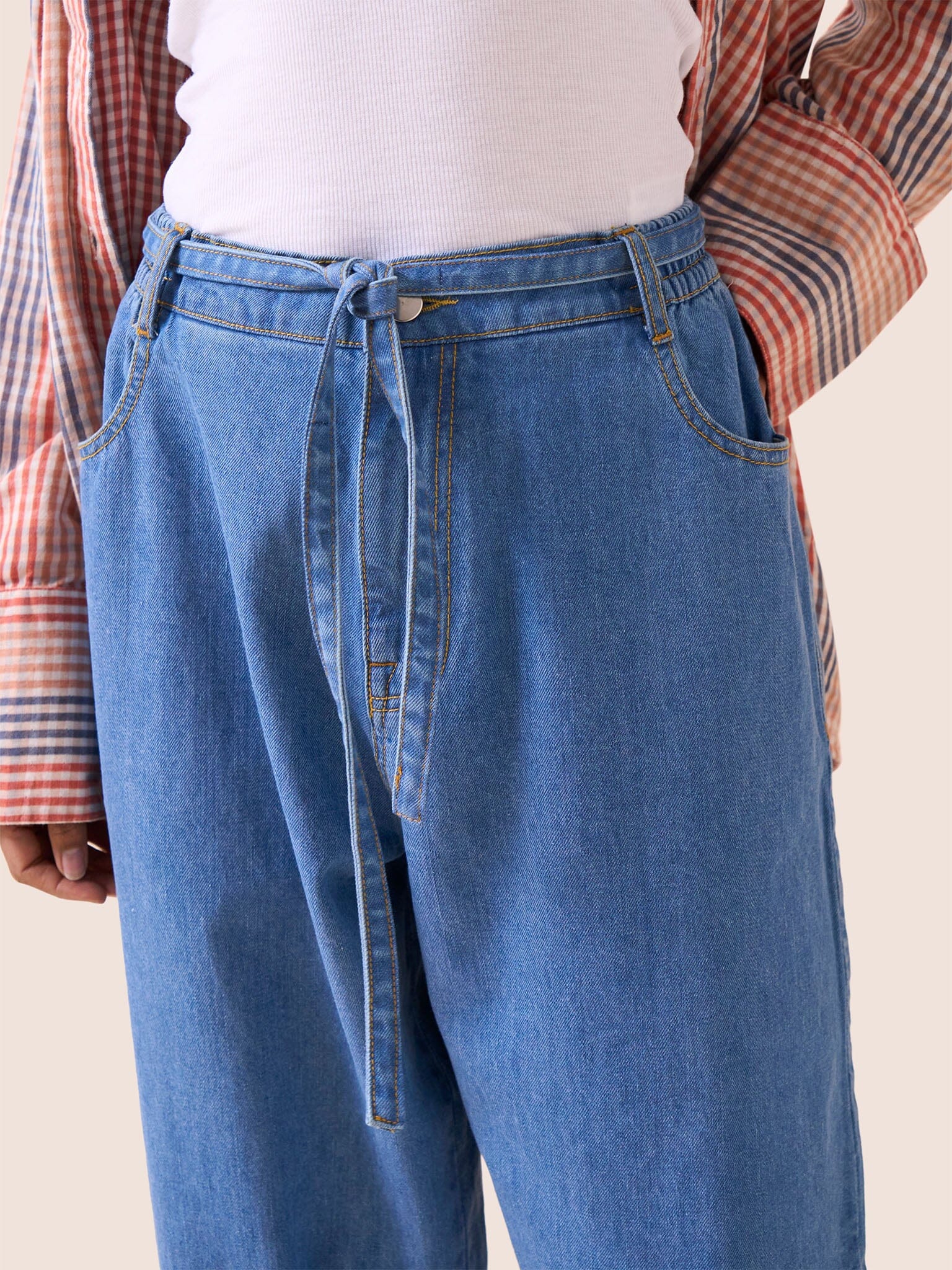 Madeleine Barrel Leg Jeans in Midwash - Image 3
